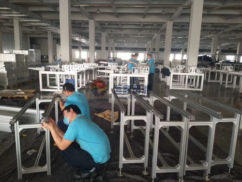 恒鑫智能全自動(dòng)平面口罩機(jī)加速生產(chǎn)中,滿足客戶交付率
